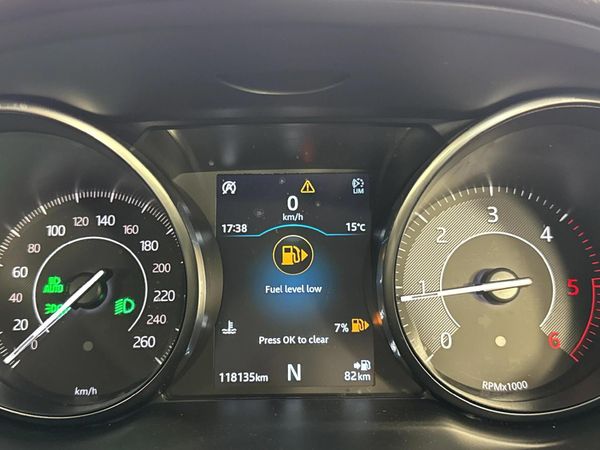 2019-Jaguar-E-Pace-D240-20D-S-177kW image:2