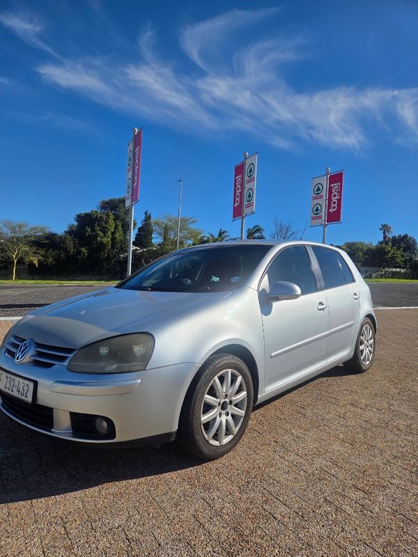 2009-Volkswagen-Golf-20-TDI-Sportline image:1