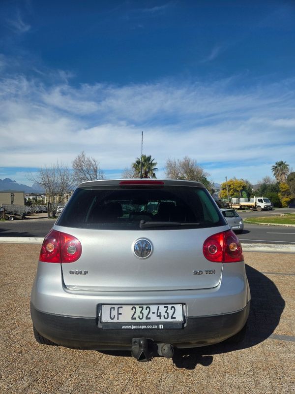 2009-Volkswagen-Golf-20-TDI-Sportline image:3