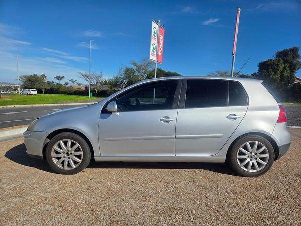 2009-Volkswagen-Golf-20-TDI-Sportline image:5