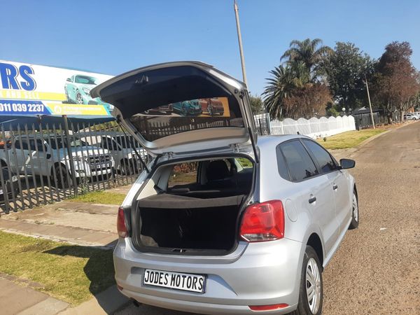 2018-Volkswagen-Polo-Vivo-14-Trendline-5-dr image:22