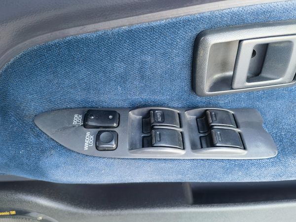 1993-Toyota-Corolla-180i-GSE-Auto image:23