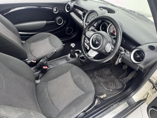 2010-MINI-Hatch-Cooper image:12