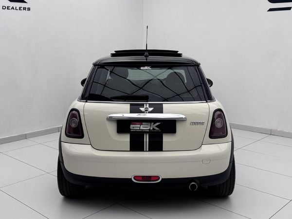 2010-MINI-Hatch-Cooper image:4