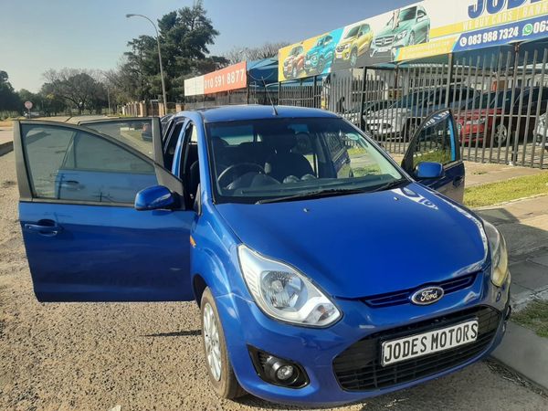 2013-Ford-Figo-14-Ambiente image:13