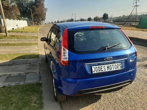 2013-Ford-Figo-14-Ambiente image:18