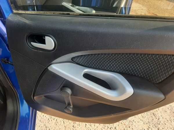 2013-Ford-Figo-14-Ambiente image:8