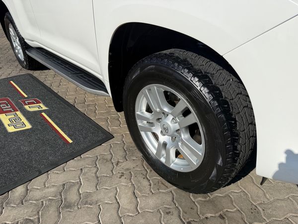 2010-Toyota-Land-Cruiser-Prado-40-V6-VX-Auto image:5
