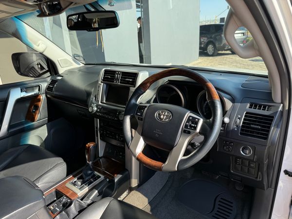 2010-Toyota-Land-Cruiser-Prado-40-V6-VX-Auto image:7
