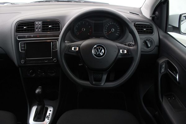 2022-Volkswagen-Polo-Vivo-16-Comfortline-Auto-5-dr image:5