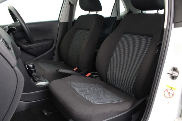2022-Volkswagen-Polo-Vivo-16-Comfortline-Auto-5-dr image:8