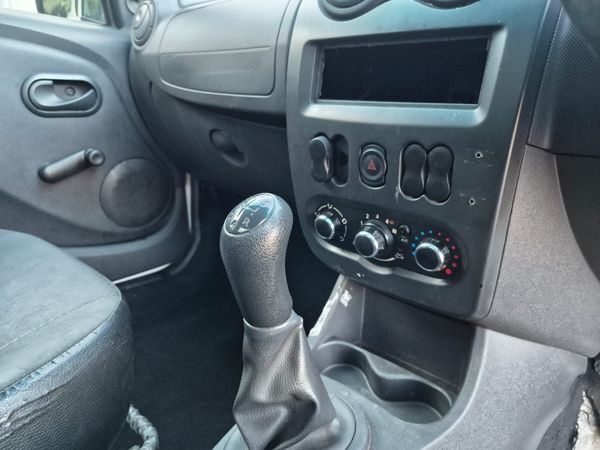 2022-Nissan-NP200-16-AC-Safety-Pack image:16