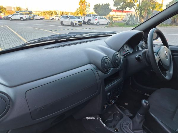 2022-Nissan-NP200-16-AC-Safety-Pack image:21
