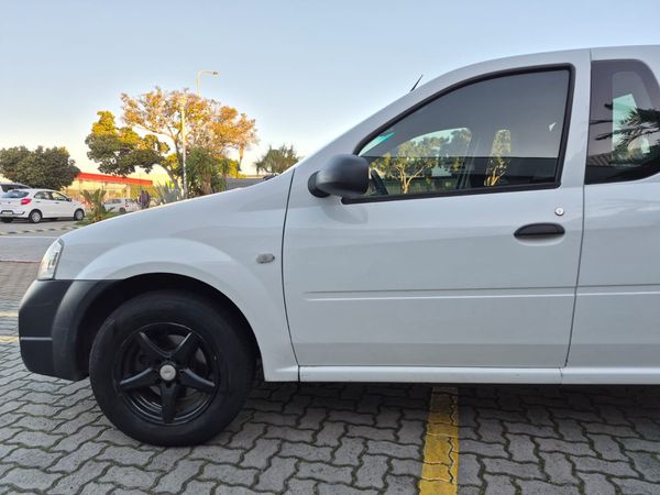 2022-Nissan-NP200-16-AC-Safety-Pack image:4