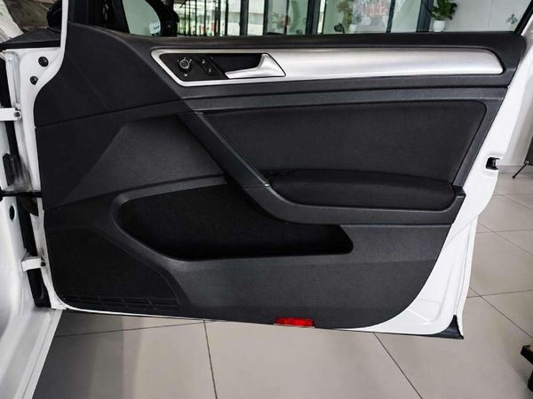 2020-Volkswagen-Golf-VII-10-TSI-Trendline image:12