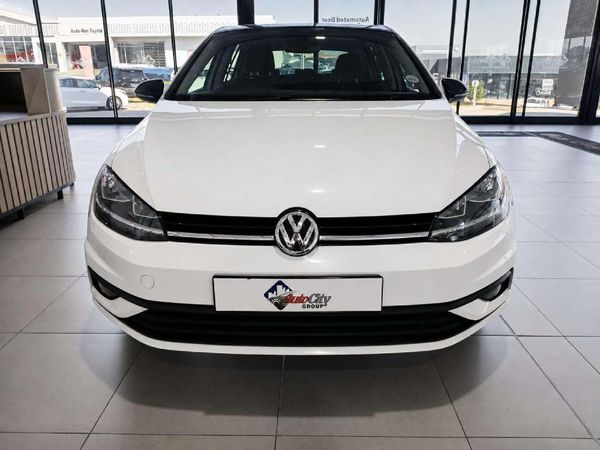 2020-Volkswagen-Golf-VII-10-TSI-Trendline image:1