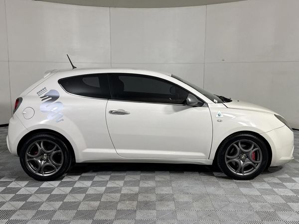 2011-Alfa-Romeo-MiTo-14-Quadrifoglio-Verde image:11
