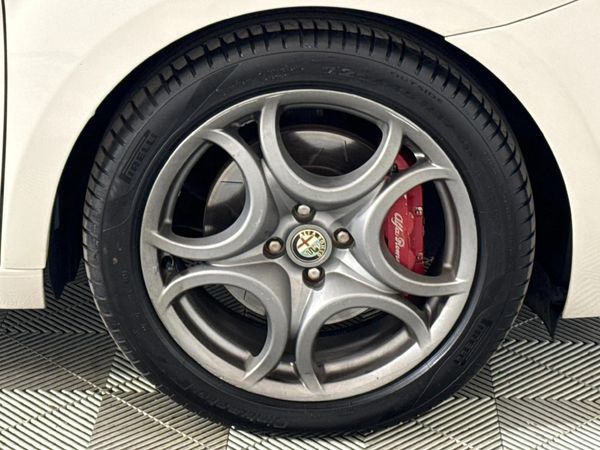 2011-Alfa-Romeo-MiTo-14-Quadrifoglio-Verde image:3