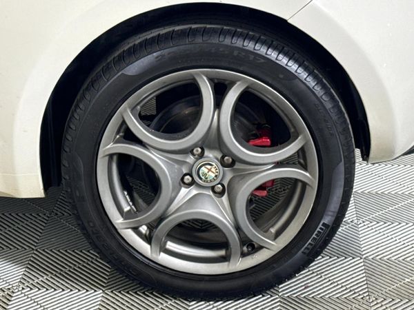 2011-Alfa-Romeo-MiTo-14-Quadrifoglio-Verde image:4