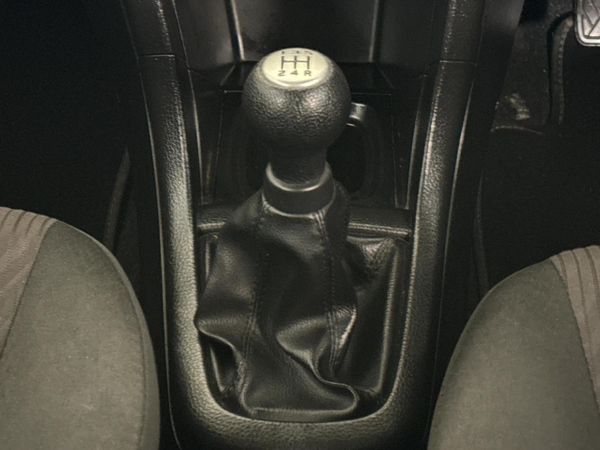 2018-Suzuki-Swift-12-GL image:10