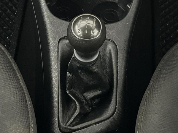 2014-Kia-Picanto-10-LX image:10