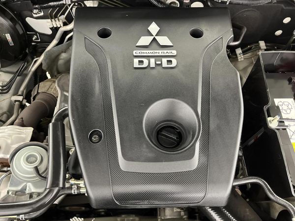 2020-Mitsubishi-Triton-24-Di-Dc-Xtreme-4x4-Auto-Double-Cab image:8