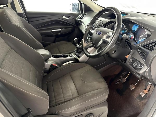 2015-Ford-Kuga-15-EcoBoost-Ambiente image:9