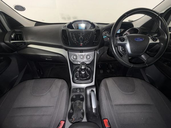 2015-Ford-Kuga-15-EcoBoost-Ambiente image:1