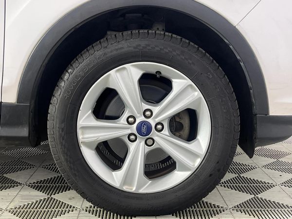 2015-Ford-Kuga-15-EcoBoost-Ambiente image:5