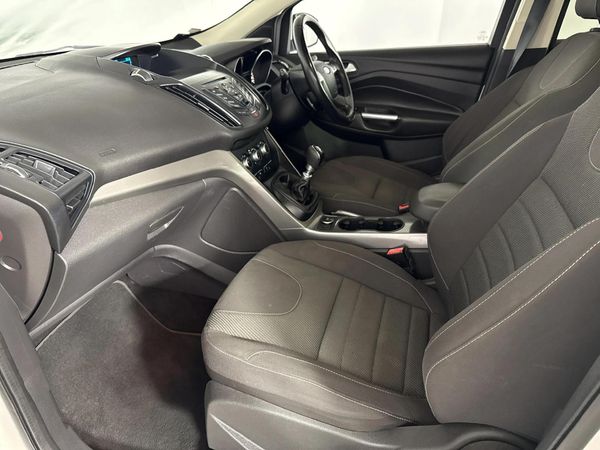 2015-Ford-Kuga-15-EcoBoost-Ambiente image:8