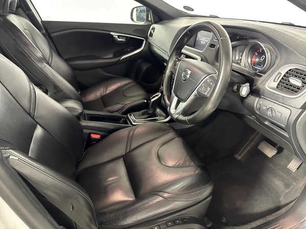 2019-Volvo-V40-T4-Momentum-Auto image:9