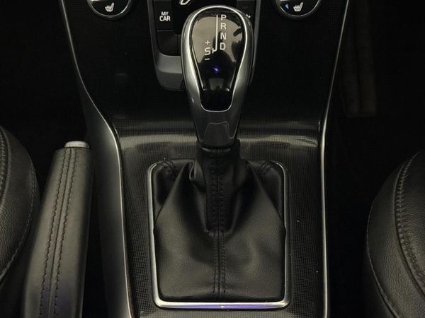 2019-Volvo-V40-T4-Momentum-Auto image:10