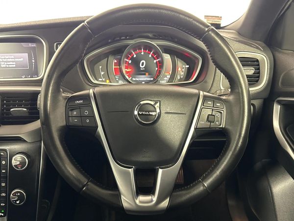 2019-Volvo-V40-T4-Momentum-Auto image:11