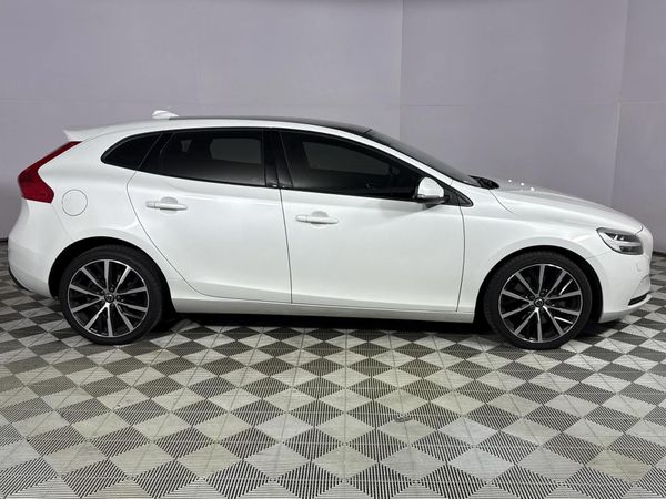 2019-Volvo-V40-T4-Momentum-Auto image:16