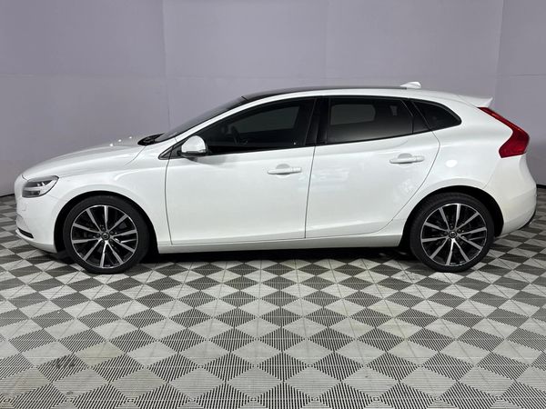 2019-Volvo-V40-T4-Momentum-Auto image:18