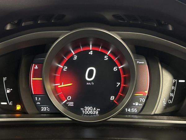 2019-Volvo-V40-T4-Momentum-Auto image:2