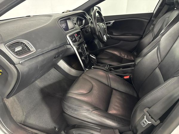 2019-Volvo-V40-T4-Momentum-Auto image:8