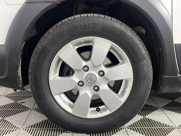 2014-Nissan-Livina-16-Acenta-X-Gear image:4
