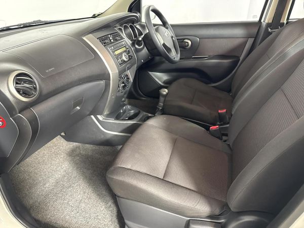 2014-Nissan-Livina-16-Acenta-X-Gear image:8