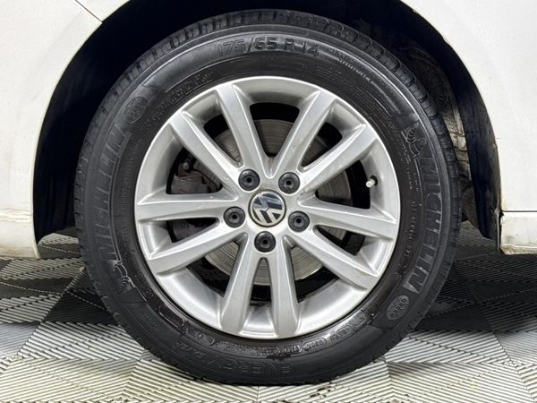2014-Volkswagen-Polo-Vivo-16-Trendline-5-dr image:4