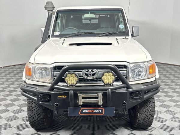 2016-Toyota-Land-Cruiser-79-45-D-Double-Cab image:13