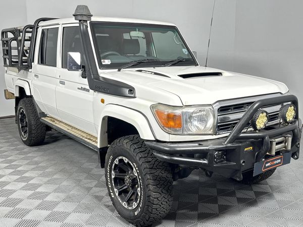 2016-Toyota-Land-Cruiser-79-45-D-Double-Cab image:14