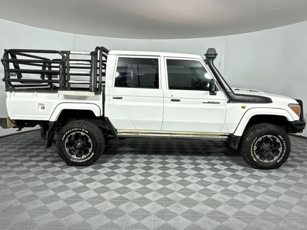 2016-Toyota-Land-Cruiser-79-45-D-Double-Cab image:15