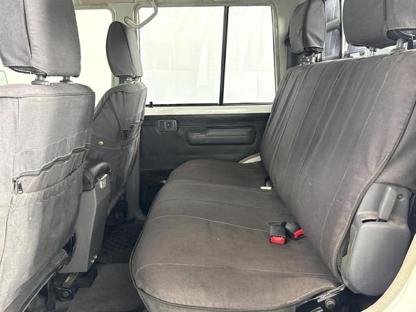2016-Toyota-Land-Cruiser-79-45-D-Double-Cab image:3