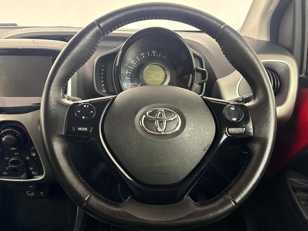 2017-Toyota-Aygo-10-5-dr image:11