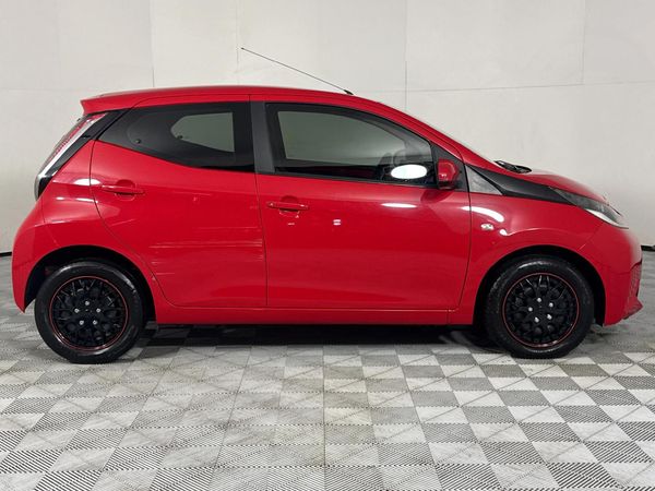 2017-Toyota-Aygo-10-5-dr image:16