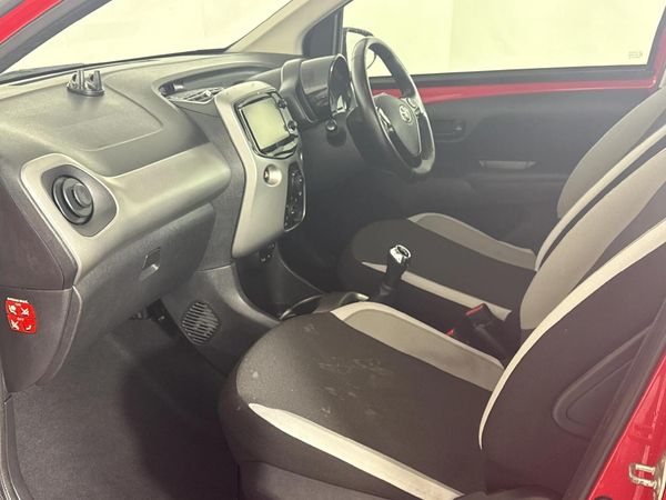 2017-Toyota-Aygo-10-5-dr image:8