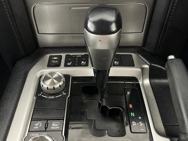 2017-Toyota-Land-Cruiser-200-45-D-V8-VX-Auto image:9