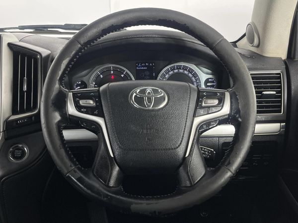 2017-Toyota-Land-Cruiser-200-45-D-V8-VX-Auto image:10