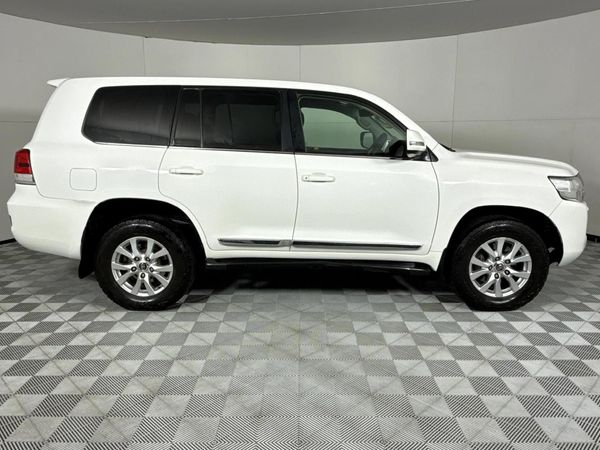 2017-Toyota-Land-Cruiser-200-45-D-V8-VX-Auto image:15